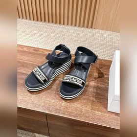 Новые сандалии на танкетке от Dior. Верх из импортного кокосового