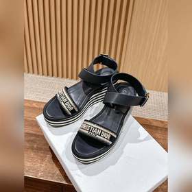 Новые сандалии на танкетке от Dior. Верх из импортного кокосового