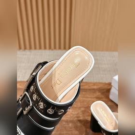 Новые высокие босоножки на каблуке от Dior в стиле римских сандал