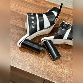 Новые высокие босоножки на каблуке от Dior в стиле римских сандал