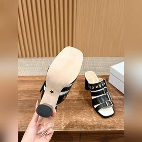 Новые высокие босоножки на каблуке от Dior в стиле римских сандал