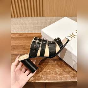 Новые высокие босоножки на каблуке от Dior в стиле римских сандал