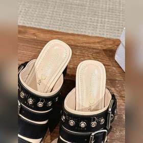 Новые высокие босоножки на каблуке от Dior в стиле римских сандал