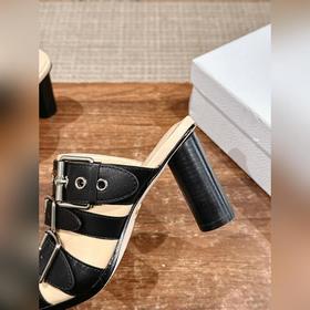 Новые высокие босоножки на каблуке от Dior в стиле римских сандал