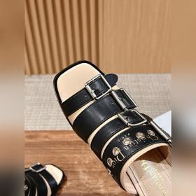 Новые высокие босоножки на каблуке от Dior в стиле римских сандал