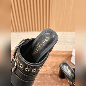 Новые высокие босоножки на каблуке от Dior в стиле римских сандал