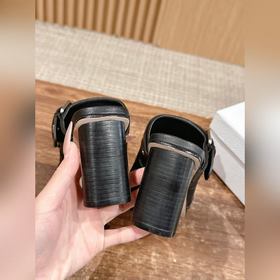 Новые высокие босоножки на каблуке от Dior в стиле римских сандал