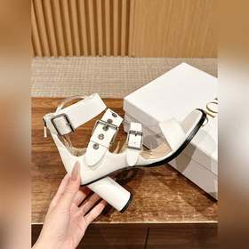 Новые высокие босоножки на каблуке от Dior в стиле римских сандал