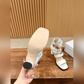 Новые высокие босоножки на каблуке от Dior в стиле римских сандал