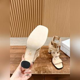 Новые высокие босоножки на каблуке от Dior в стиле римских сандал