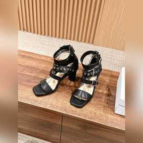 Новые высокие босоножки на каблуке от Dior в стиле римских сандал