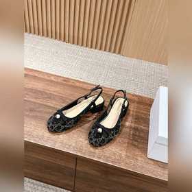 Новые весенне-летние сандалии Dior с жемчужными стразами. Верх из