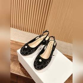 Новые весенне-летние сандалии Dior с жемчужными стразами. Верх из