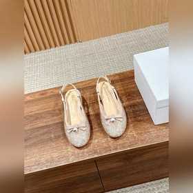 Новые весенне-летние сандалии Dior с жемчужными стразами. Верх из