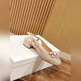 Новые весенне-летние сандалии Dior с жемчужными стразами. Верх из