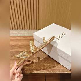 #Dior летняя новинка с бриллиантовой застежкой, плоской подошвой 