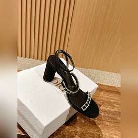 #Dior летняя новинка с бриллиантовой застежкой, плоской подошвой