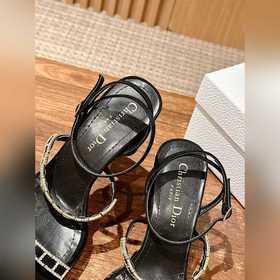 #Dior летняя новинка с бриллиантовой застежкой, плоской подошвой 