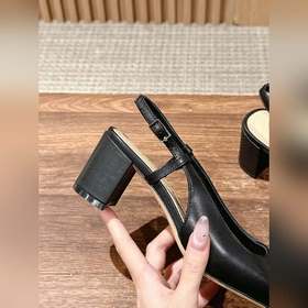Дизайнерские весенне-летние сандалии Mary Jane от Dior с логотипо