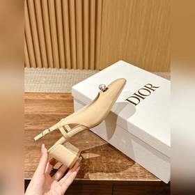Дизайнерские весенне-летние сандалии Mary Jane от Dior с логотипо