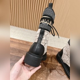 【Маури】 Новые легкие ботинки с вышивкой от Dior Эти стильные бот