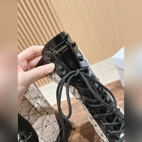 Новые легкие ботинки с вышивкой от Dior Эти стильные ботинки с у