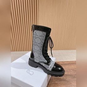 Новые легкие ботинки с вышивкой от Dior Эти стильные ботинки с у