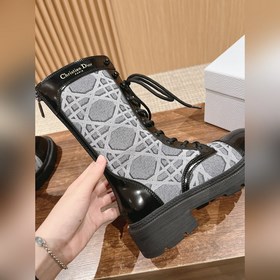 Новые легкие ботинки с вышивкой от Dior Эти стильные ботинки с у