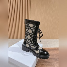 Новые легкие ботинки с вышивкой от Dior Эти стильные ботинки с у