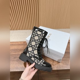 Новые легкие ботинки с вышивкой от Dior Эти стильные ботинки с у