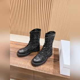 - #Новые легкие ботинки Dior с вышивкой Эти стильные ботинки с 