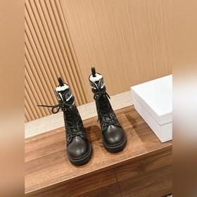 Дизайнерские ботинкиз шерсти Dior, изготовленные на высокотехноло