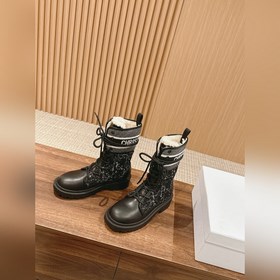 Дизайнерские ботинкиз шерсти Dior, изготовленные на высокотехноло