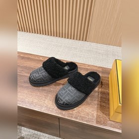 Новая модель шерстяных сапог Fendi на осень-зиму с полузакрытым н