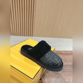 Новая модель шерстяных сапог Fendi на осень-зиму с полузакрытым н