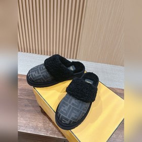 Новая модель шерстяных сапог Fendi на осень-зиму с полузакрытым н