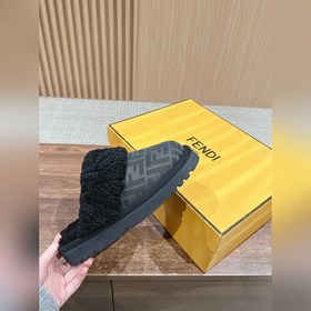 Новая модель шерстяных сапог Fendi на осень-зиму с полузакрытым н