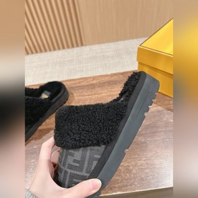 Новая модель шерстяных сапог Fendi на осень-зиму с полузакрытым н