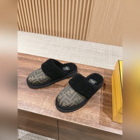 Новая модель шерстяных сапог Fendi на осень-зиму с полузакрытым н