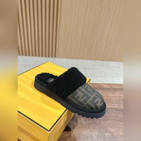 Новая модель шерстяных сапог Fendi на осень-зиму с полузакрытым н