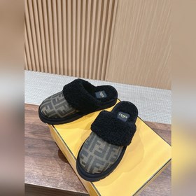 Новая модель шерстяных сапог Fendi на осень-зиму с полузакрытым н