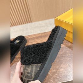 Новая модель шерстяных сапог Fendi на осень-зиму с полузакрытым н