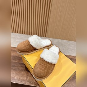 Новая модель шерстяных сапог Fendi на осень-зиму с полузакрытым н