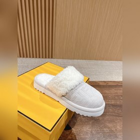 Новая модель шерстяных сапог Fendi на осень-зиму с полузакрытым н
