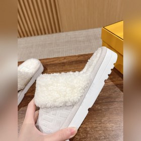 Новая модель шерстяных сапог Fendi на осень-зиму с полузакрытым н