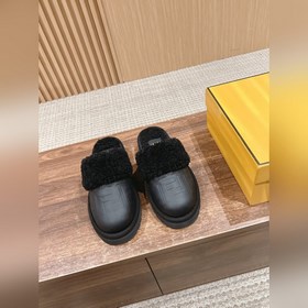 Новая модель шерстяных сапог Fendi на осень-зиму с полузакрытым н
