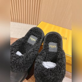 Новая модель шерстяных сапог Fendi на осень-зиму с полузакрытым н