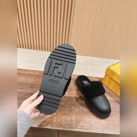 Новая модель шерстяных сапог Fendi на осень-зиму с полузакрытым н