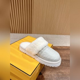 Новая модель шерстяных сапог Fendi на осень-зиму с полузакрытым н