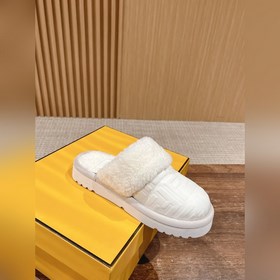 Новая модель шерстяных сапог Fendi на осень-зиму с полузакрытым н